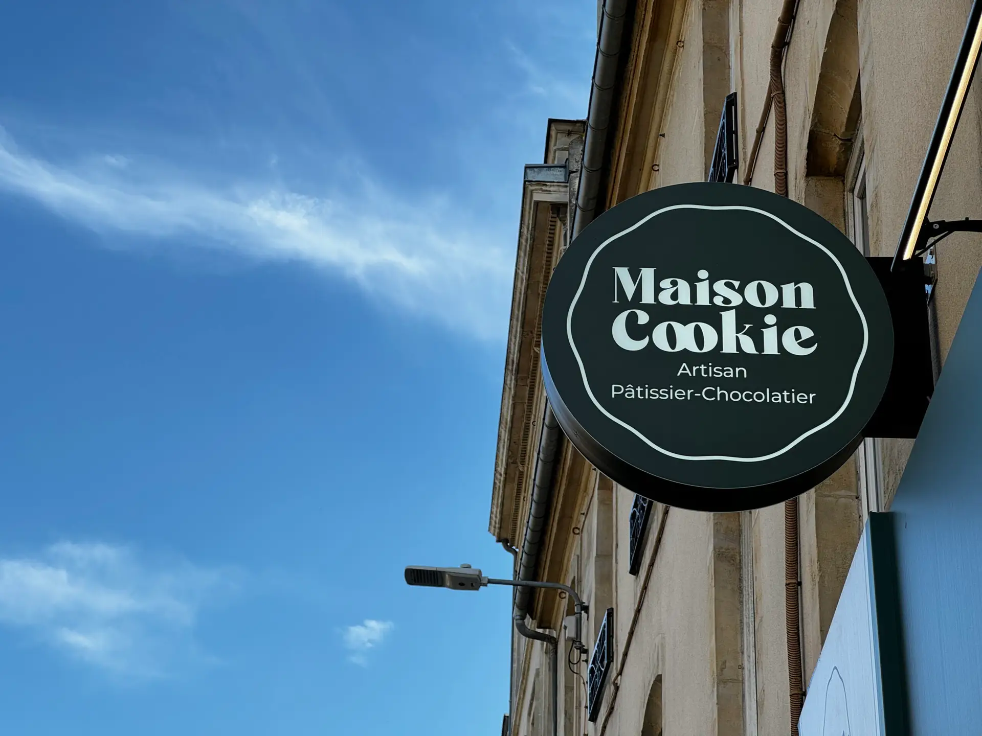 Enseigne Maison Cookie, un repère gourmand en ville.